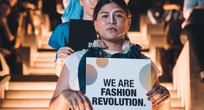 https://www.projectcece.com/static/_versions/_versions/blogs/woman_holding_a_sign_for_the_fashion_revolution_week_large_large.jpg