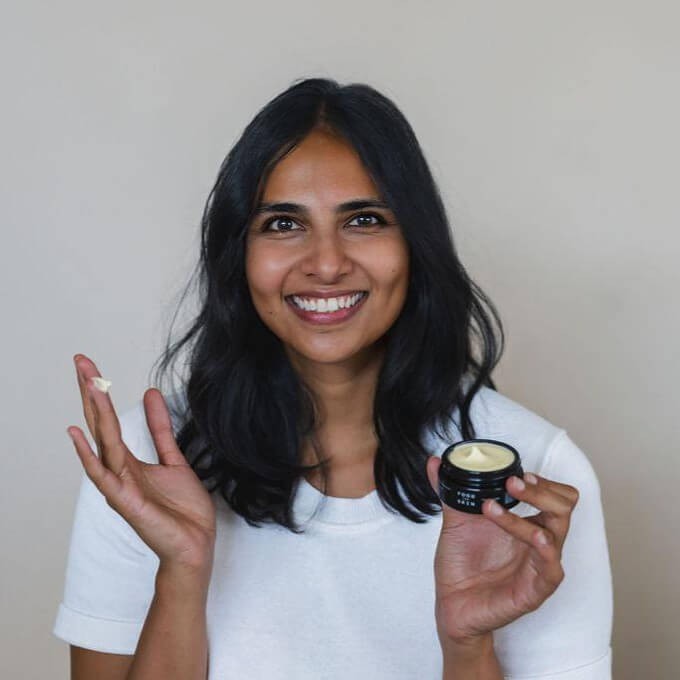 Consumer applying sustainable skincare by Food for Skin