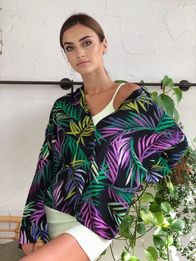 Consumer wearing a shirt from a sustainable alternative to Zara