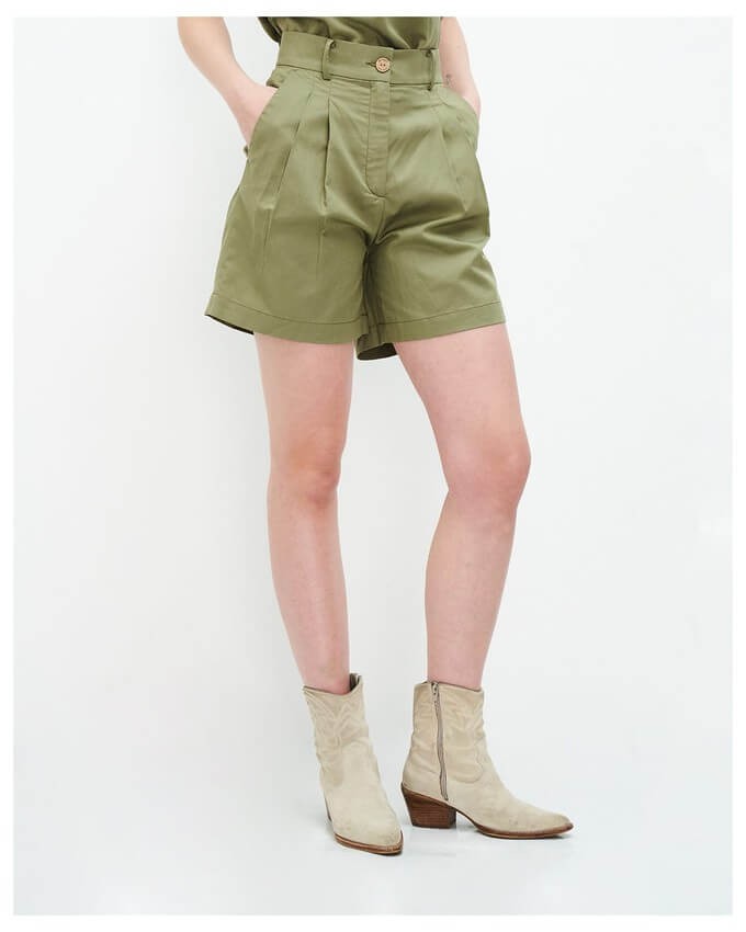 Linen shorts for a sustainable summer capsule wardrobe