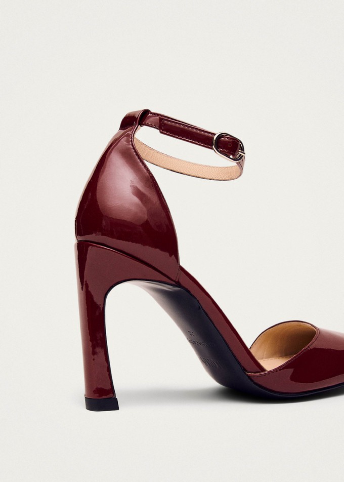 Liebe Onix Burgundy Leather Pumps from Alohas