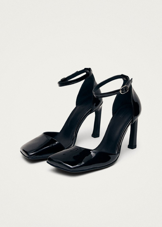 Liebe Onix Black Leather Pumps from Alohas