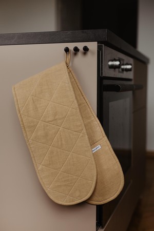 Linen double-oven mitt from AmourLinen