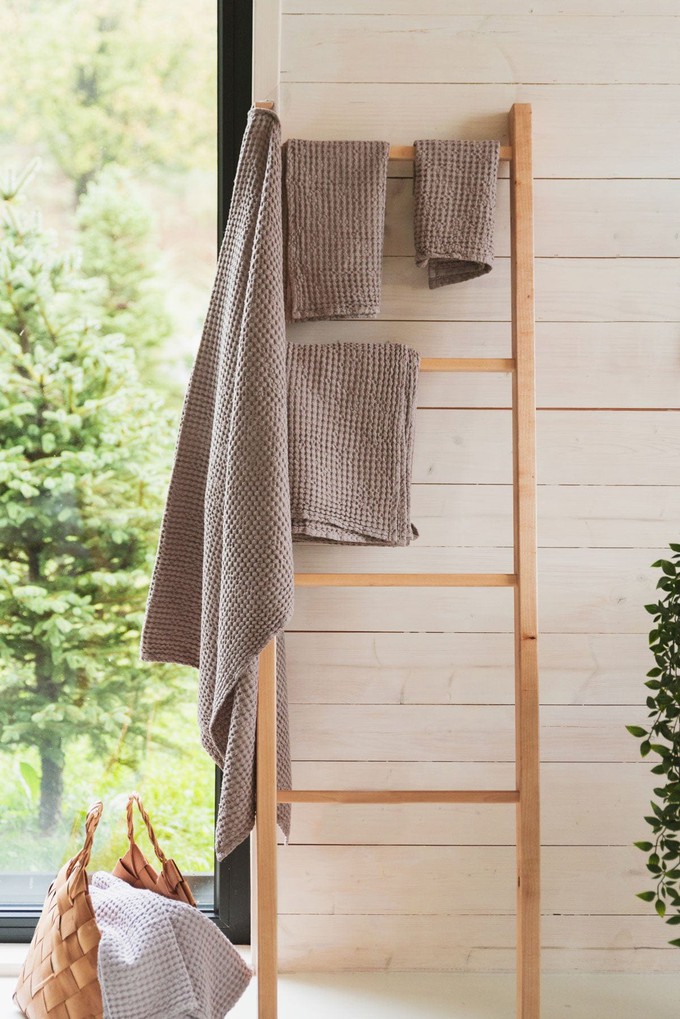 Linen waffle bath towel in Rosy Brown from AmourLinen