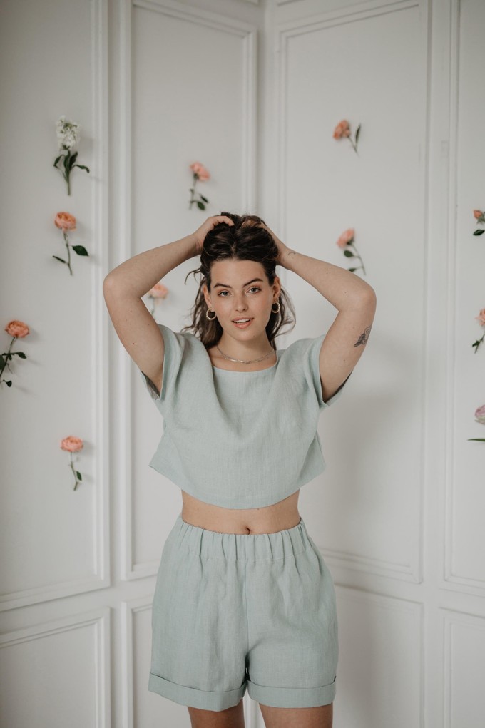 Linen crop top with buttons LISA in Dusty Lavender from AmourLinen