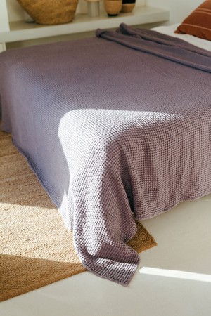 Linen waffle bed throw in Dusty Lavender from AmourLinen