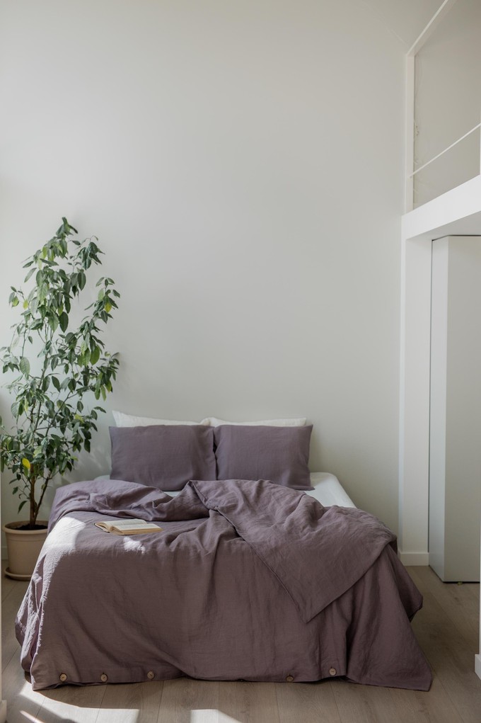 Linen bedding set in Dusty Lavender from AmourLinen