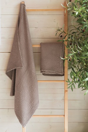 Linen waffle bath towel in Rosy Brown from AmourLinen