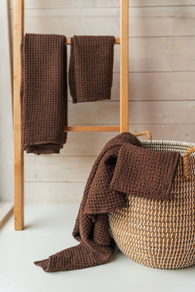 Linen waffle bath towel in Mocha Brown from AmourLinen