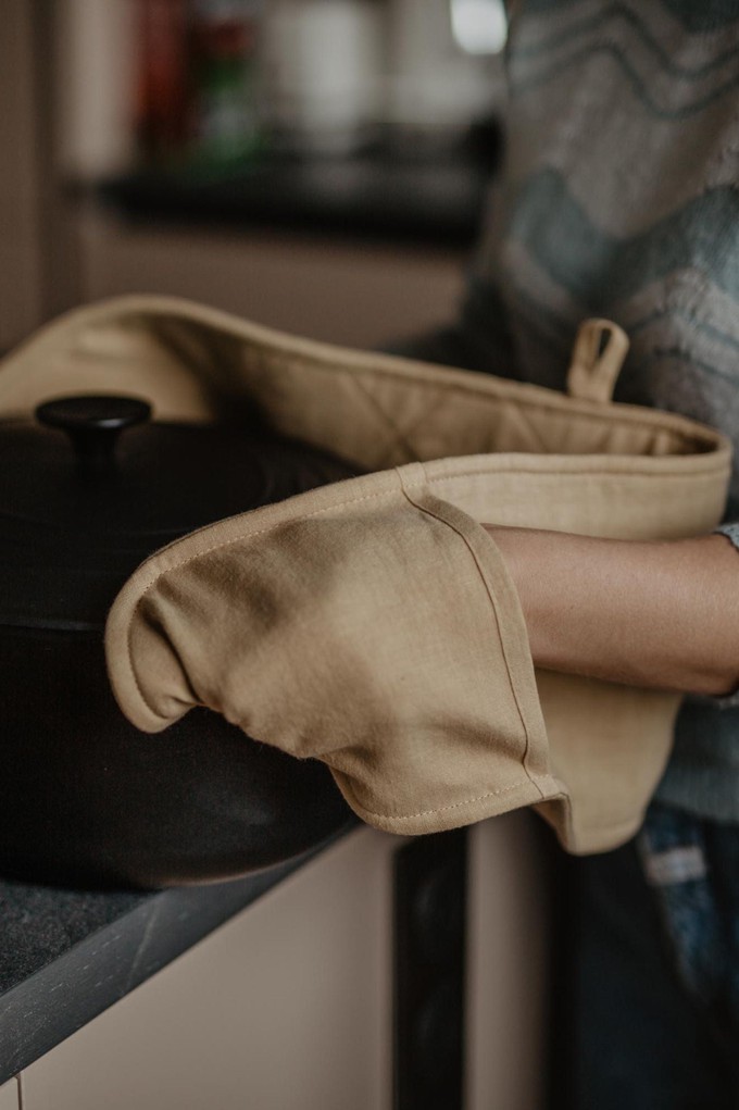 Linen double-oven mitt from AmourLinen