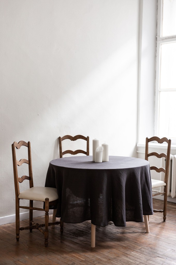 Round linen tablecloth in Charcoal from AmourLinen