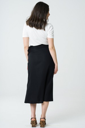 Skirt Azurite black from avani apparel