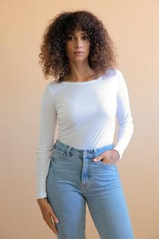 T-shirt Jasmin white long-sleeves via avani apparel