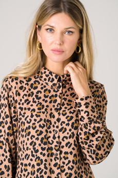 Shirt Kauri leopard print via avani apparel