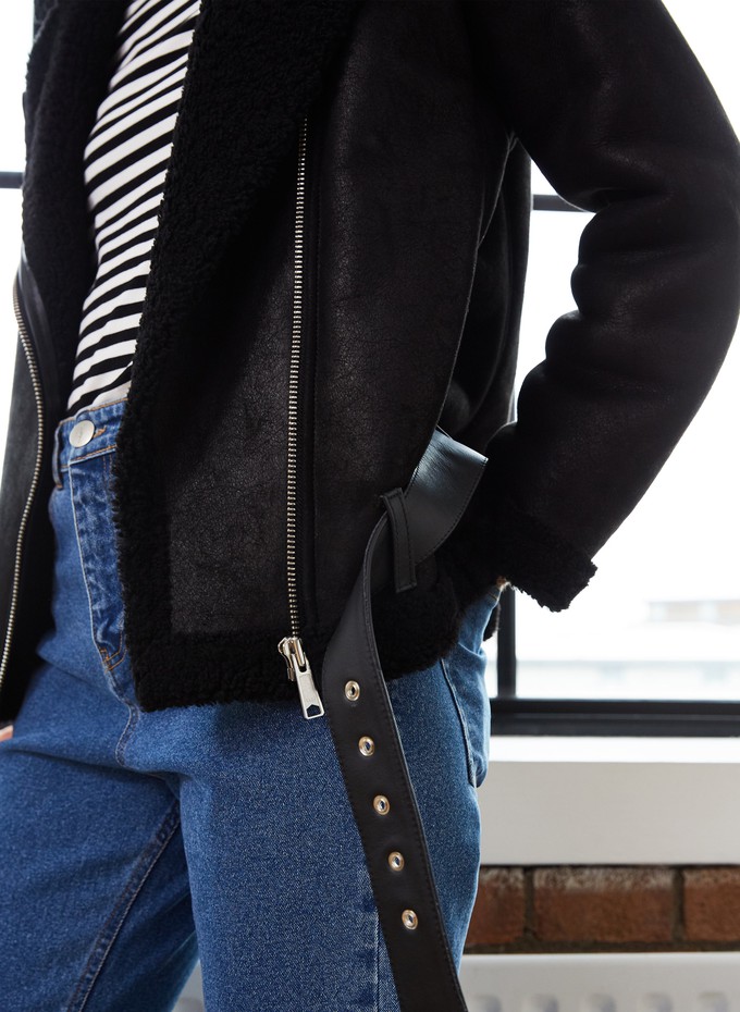 black leggings with zippered small pocket brand: - Depop