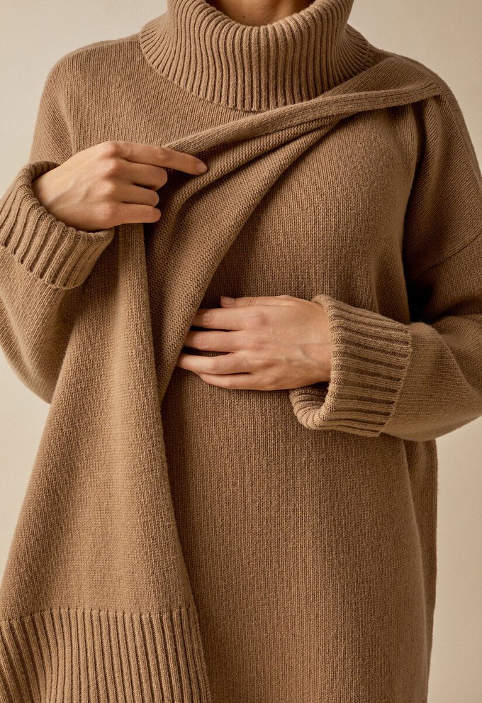 Oversized wool sweater with nursing access - Camel from Boob Design