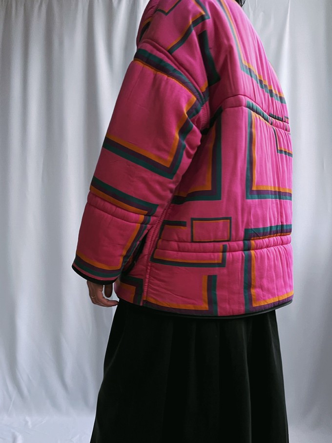 The "MAGENTA  - OFF WHITE" Reversible Blanket Made Jacket - M (Fit XS/S to M/L) from Fitolojio Workshop