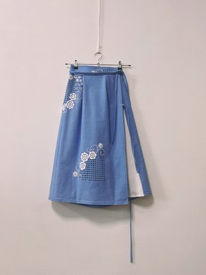 MELIDIA: Wrap Skirt in Blue / White Embroidery tablecloths mix - One size from Fitolojio Workshop