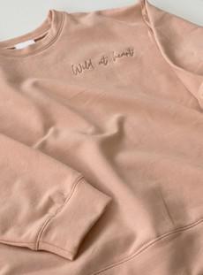 Oversized sweater with text – Sand via Glow - the store