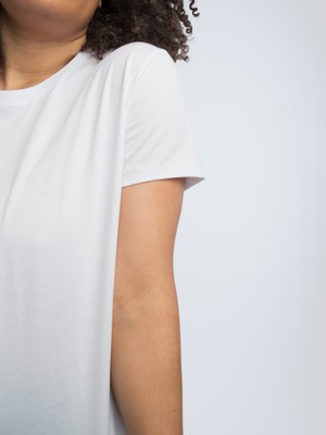 T-shirt Women from Honest Basics