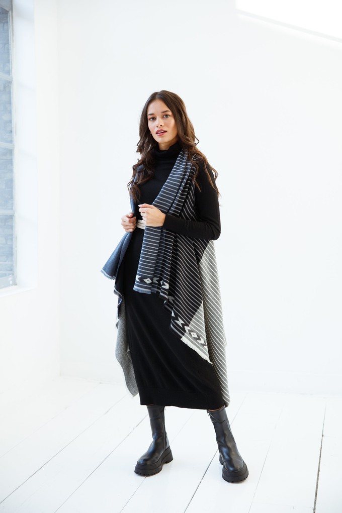 PETITE Light Wool Cape Fusion Graphic from JULAHAS