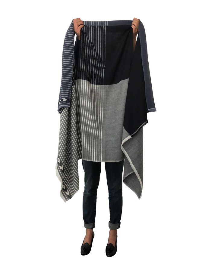 PETITE Light Wool Cape Fusion Graphic from JULAHAS