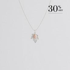 Maple leaf with pearl necklace silver 30% SALE via Julia Otilia