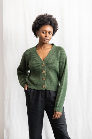 Baby alpaca knit cardigan Arequipa Olive from Jyoti - Fair Works