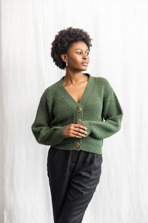 Baby alpaca knit cardigan Arequipa Olive from Jyoti - Fair Works