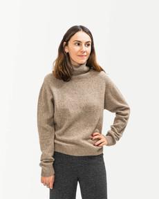 Rollneck Pullover pebble via Matona