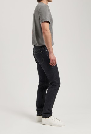 John Mid Straight - Medium Black from Mud Jeans