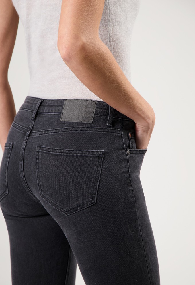 Faye Low Slim - Stone Black from Mud Jeans