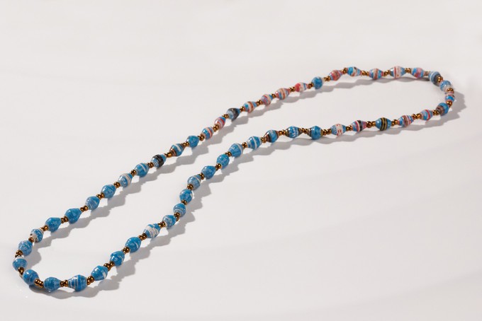 Short, fine necklace with paper beads "La Petite Malaika" from PEARLS OF AFRICA