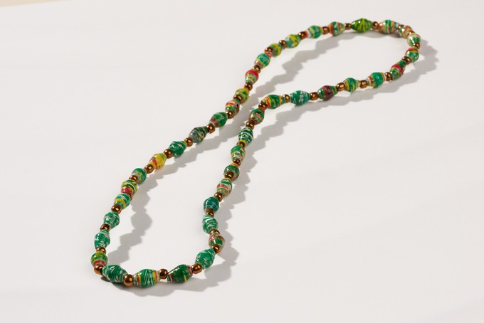 Short, fine necklace with paper beads "La Petite Malaika" from PEARLS OF AFRICA