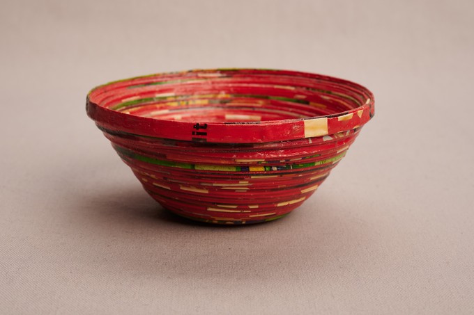 Medium-sized decorative bowl made of "Kitgum" recycled paper from PEARLS OF AFRICA