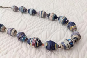 Timeless, chic, sustainable necklace with recycled paper beads "Hellen" from PEARLS OF AFRICA