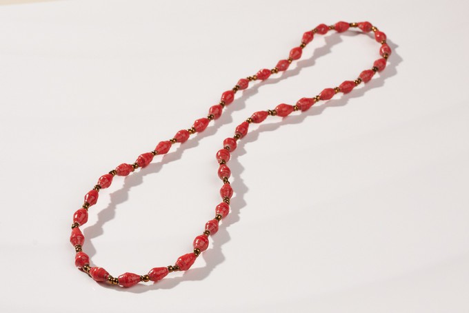 Short, fine necklace with paper beads "La Petite Malaika" from PEARLS OF AFRICA