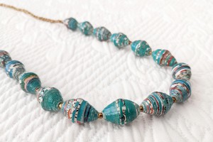 Timeless, chic, sustainable necklace with recycled paper beads "Hellen" from PEARLS OF AFRICA