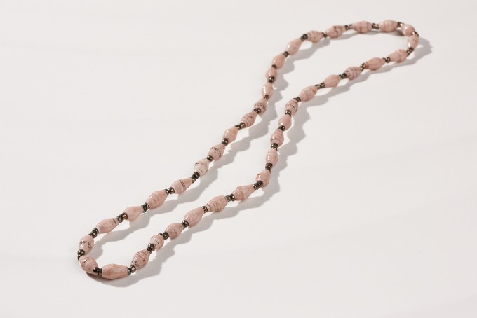 Short, fine necklace with paper beads "La Petite Malaika" from PEARLS OF AFRICA