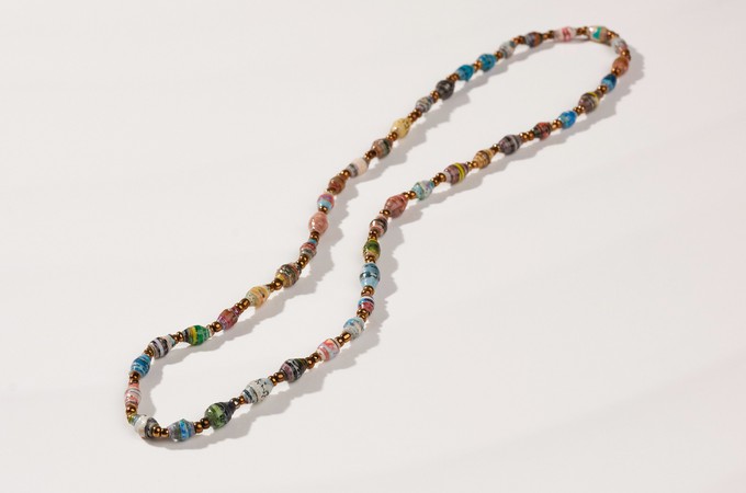 Short, fine necklace with paper beads "La Petite Malaika" from PEARLS OF AFRICA