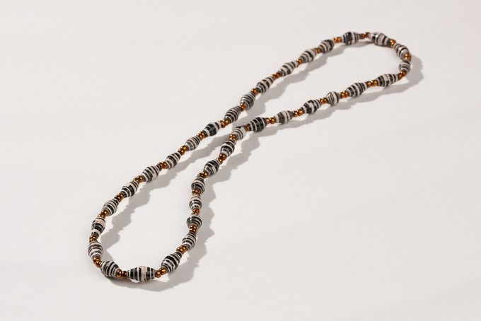 Short, fine necklace with paper beads "La Petite Malaika" from PEARLS OF AFRICA