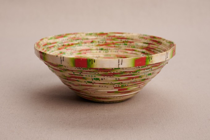 Medium-sized decorative bowl made of "Kitgum" recycled paper from PEARLS OF AFRICA