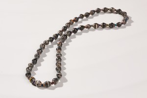 Short, fine necklace with paper beads "La Petite Malaika" from PEARLS OF AFRICA