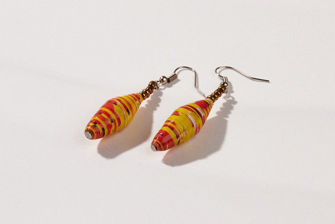 Paper pearl earrings "Happy Lupita" from PEARLS OF AFRICA