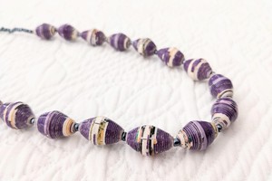 Timeless, chic, sustainable necklace with recycled paper beads "Hellen" from PEARLS OF AFRICA