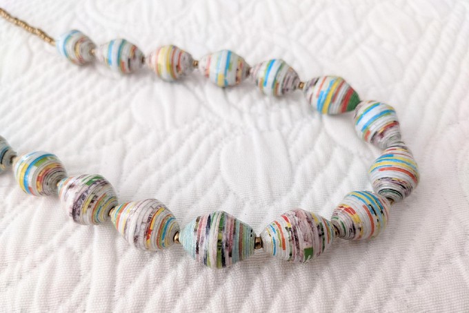 Timeless, chic, sustainable necklace with recycled paper beads "Hellen" from PEARLS OF AFRICA