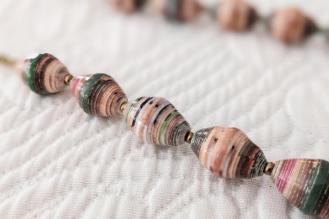 Timeless, chic, sustainable necklace with recycled paper beads "Hellen" from PEARLS OF AFRICA