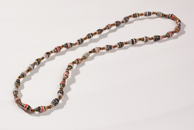 Short, fine necklace with paper beads "La Petite Malaika" from PEARLS OF AFRICA