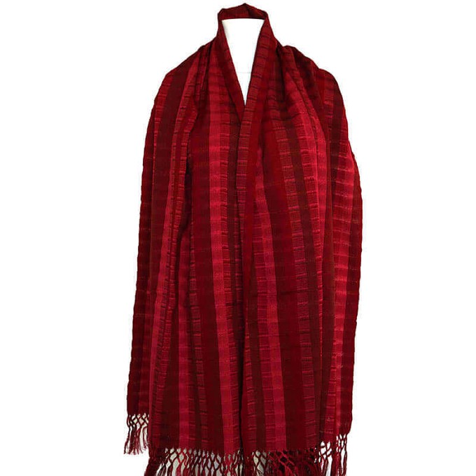 Scarf Red with Fringes - Handmade - Beautiful and Fairtrade from Quetzal Artisan