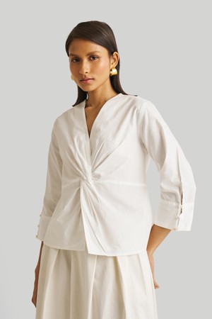 Front Twist Top in White from Reistor